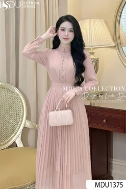 Alternative view of LUMINOUS PLEATED MIDI – LUXE SHIMMER | MDU1375