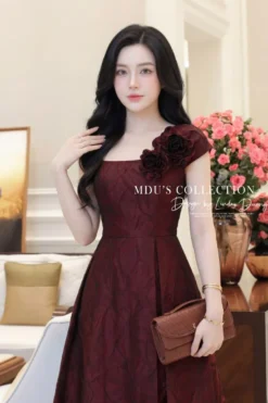 Alternative view of REGAL SCARLET JACQUARD MIDI – Premium Raised Jacquard | MDU5440